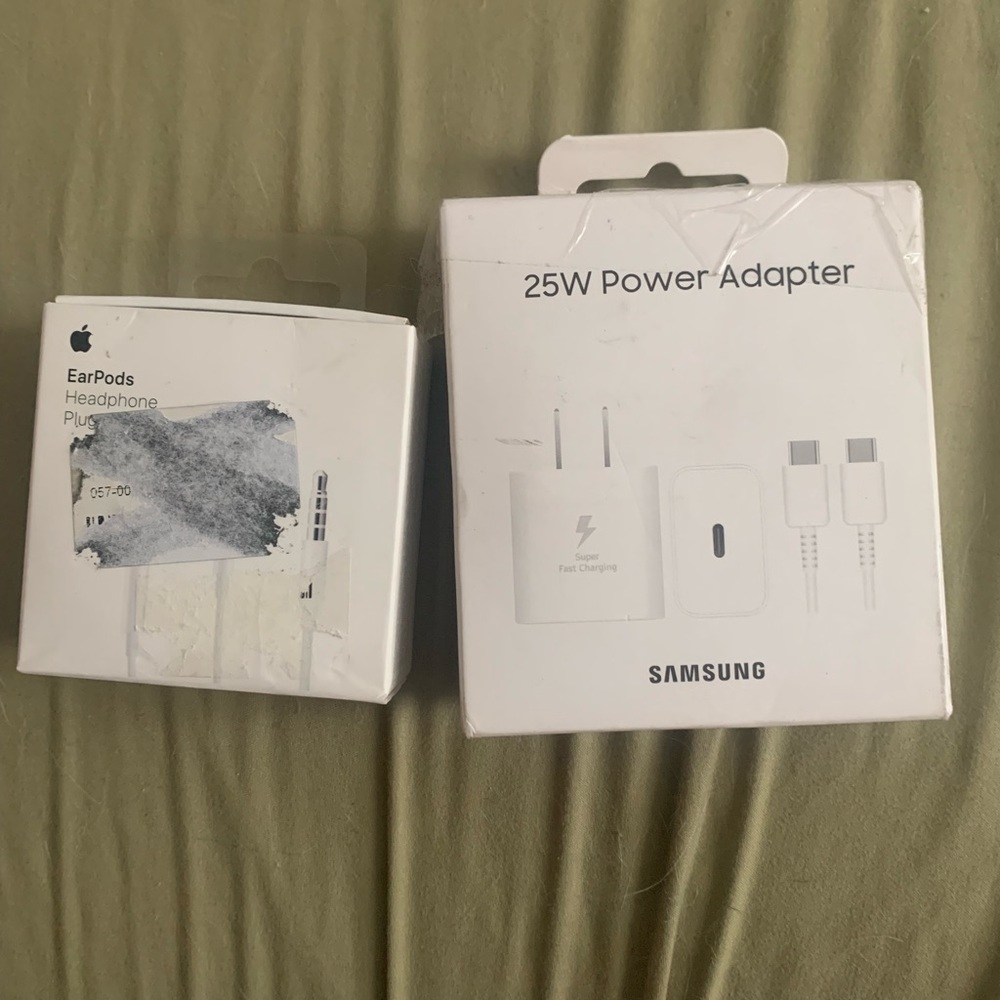 Samsung 25W Power Adapter and Apple EarPods